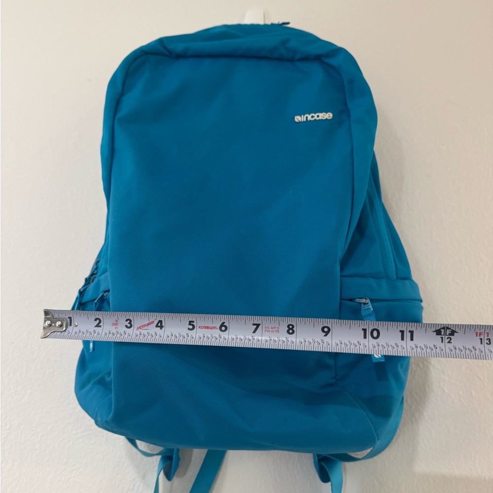 Incase‎ Vibrant Blue Backpack - Picture 6 of 10